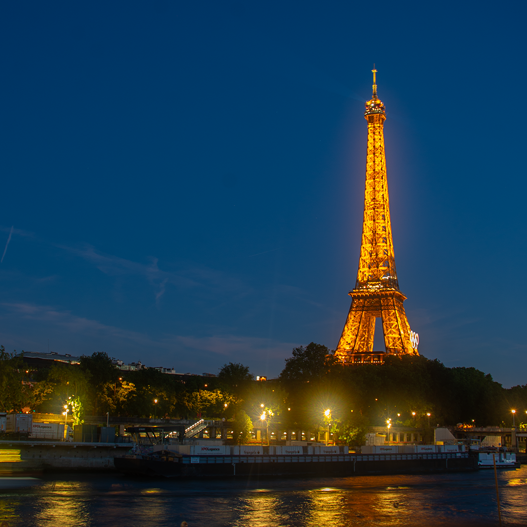 Eiffel Tower Paris - Photo By chipatecua.com