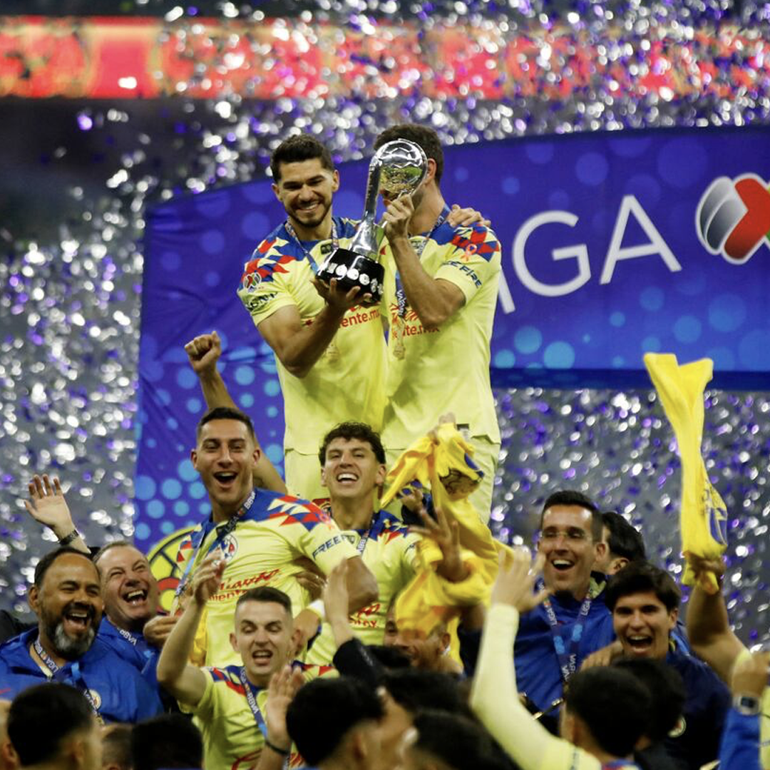 The Liga MX Clausura 2025 season is set to kick off on January 10, 2025! - Photo By Henry Martin and Miguel Layún celebrate with the trophy after winning the Liga MX Apertura 2023. RAQUEL CUNHA - REUTERS