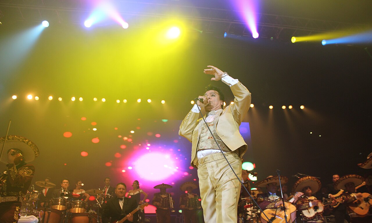 Juan Gabriel at Pepsi Center. Credits: Julio Enriquez. https://www.flickr.com/people/7806965@N07